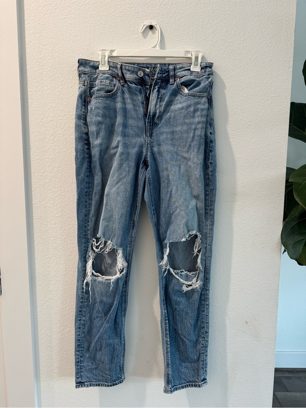 American Eagle Outfitters Light Blue Distressed Straight Leg Jeans - Picture 2 of 5